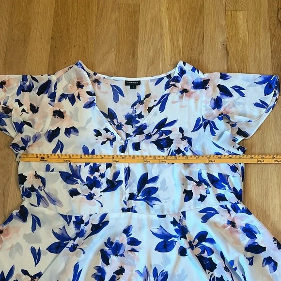 Torrid Georgette Peplum Blouse V Neck Flutter Sleeves Ivory & Blue Women Size 1X - Picture 3 of 12